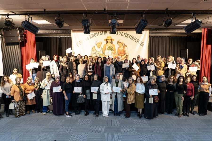 Diyarbakır’da Tıbbi Aromatik Bitki Atölyesi kursiyerlerine sertifika