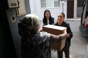 İzmir Çiğli’de gıda kolisi seferberliği