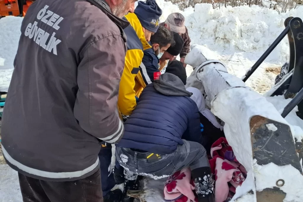 Malatya’da karda mahsur kalan araç ve vatandaşlar kurtarıldı