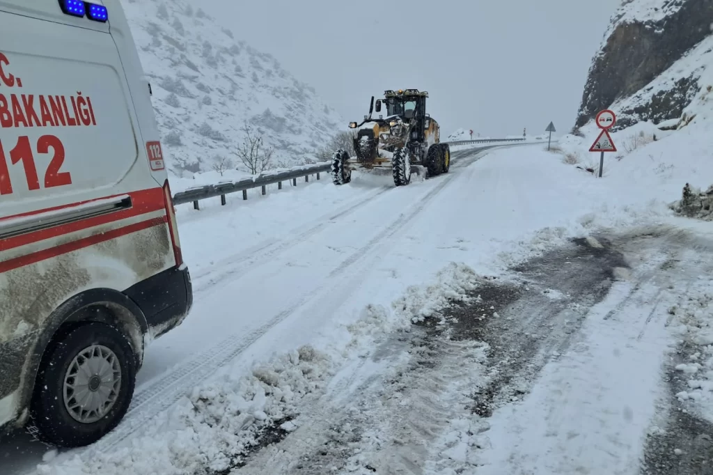 Malatya’da karla mücadele çalışmaları aralıksız devam ediyor