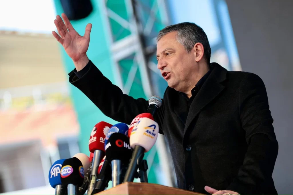 Manisa’da Özgür Özel’den toplu açılışlar