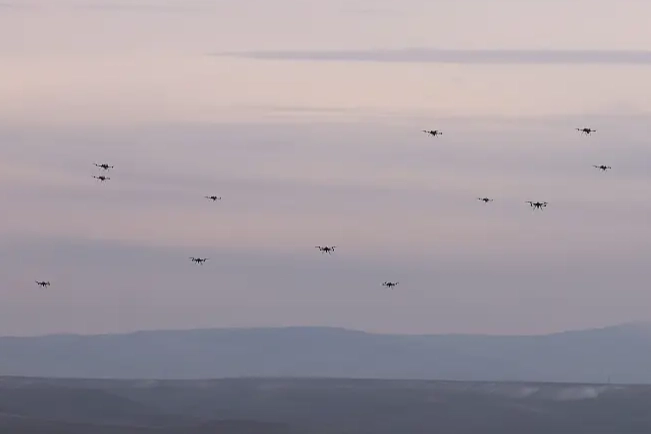 Türkiye’de ilk! Sürü İHA’lar gerçek mühimmatla hedefi vurdu