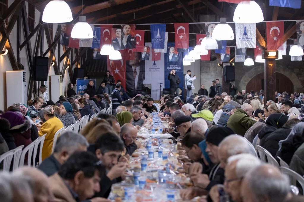 İzmir Büyükşehir Tire’de sofra kurdu