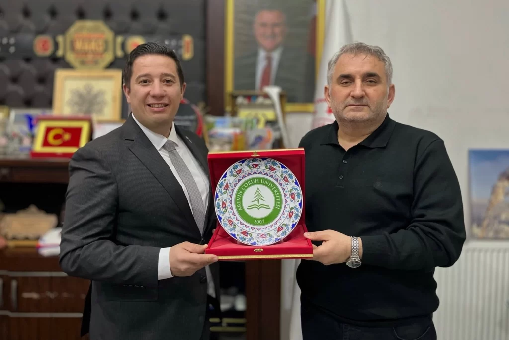 AÇÜ Rektörü Prof. Dr. Aydın’dan Kars Gençlik Spor’a ziyaret