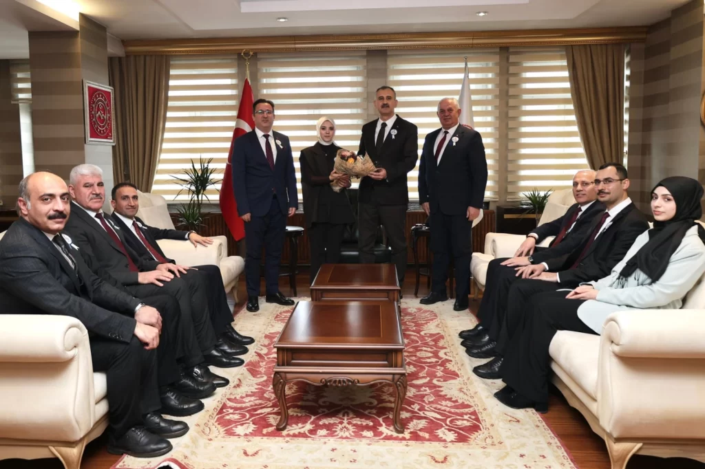 Ağrı Defterdarı’ndan Vali Bozkurt’a hafta ziyareti