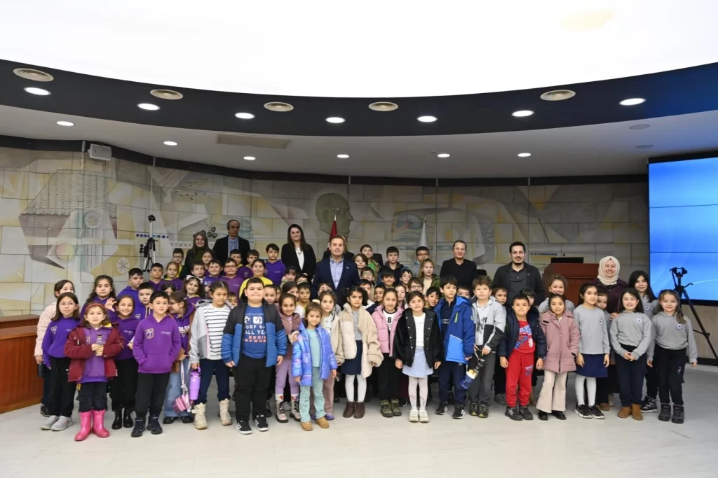 Ahmet Akın’a öğrencilerden ziyaret