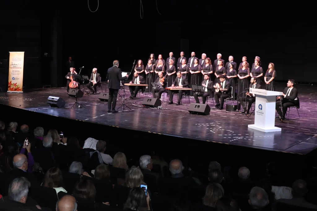 Antalya’da ‘Bahar Bitti Güz Bitti’ konseri büyük beğeni topladı