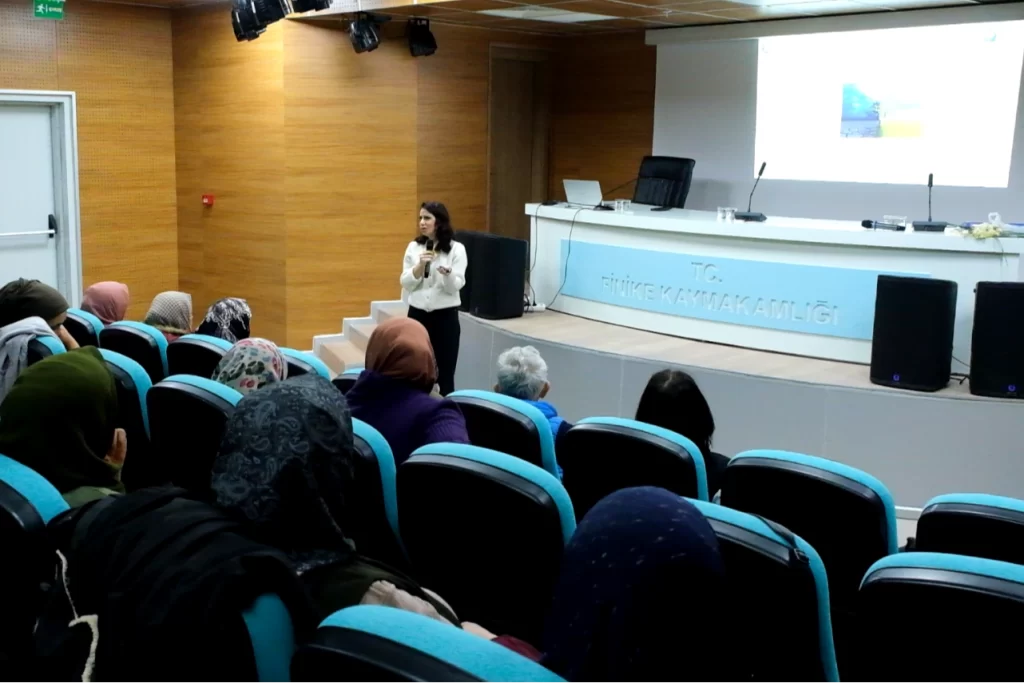 Antalya’da ‘Çevre Dostu Çiftçi Kart’ tanıtıldı