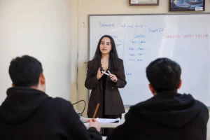 Antalya’da  gençlere eğitim desteği sürüyor