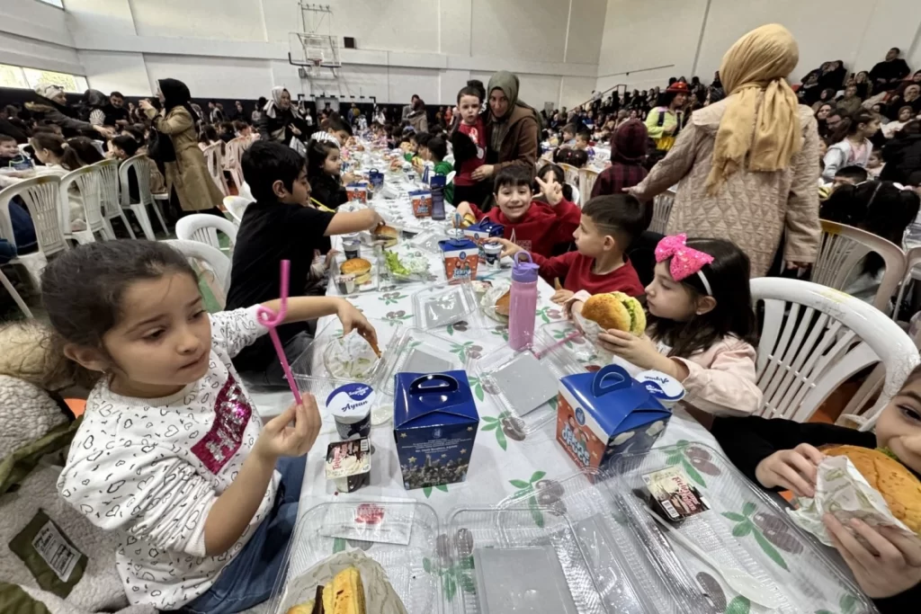 Belediyeden çocuklara özel tekne orucu iftarı