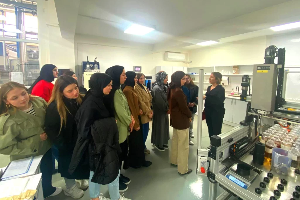 Bursa’da genç tekstilcilerden yerinde eğitim