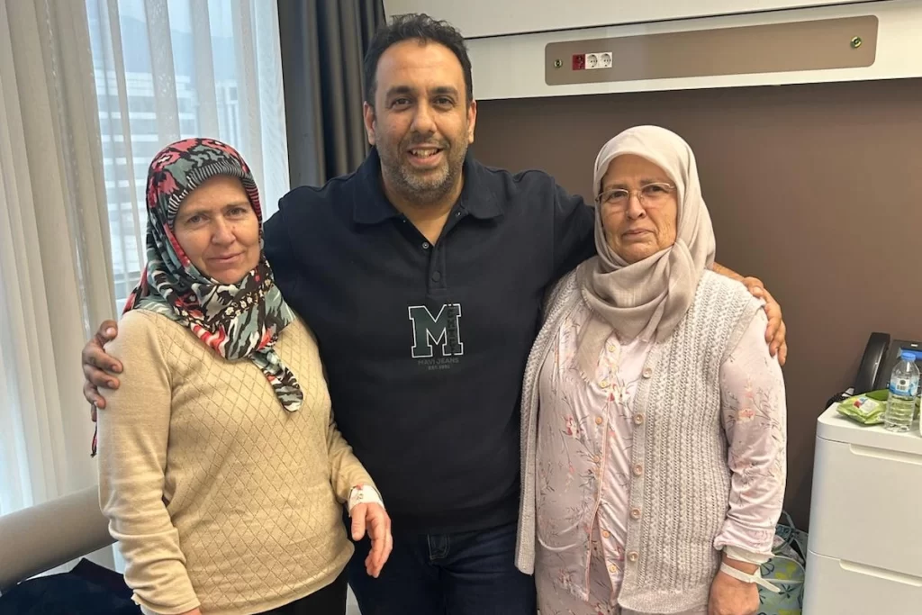 Çanakkaleli iki kız kardeş kanseri aynı gün Bursa’da yendi