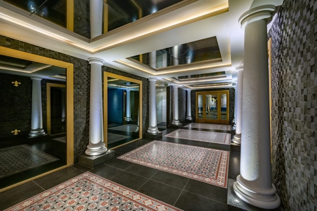 Efesus Stone’un doğal taş koleksiyonları Rai Premium Tekirova Otel’de hayat buldu