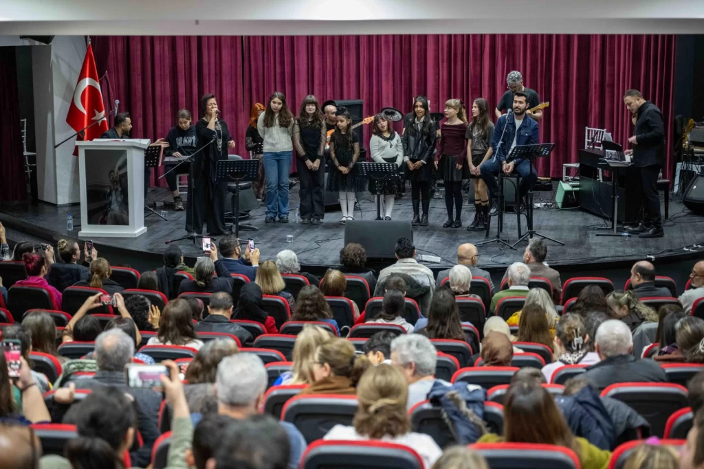 İzmir Bornova’da efsane notalar yankılandı