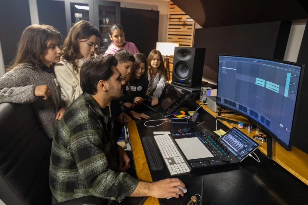 İzmir’de Çocuk Meclisi üyeleri kayıtta