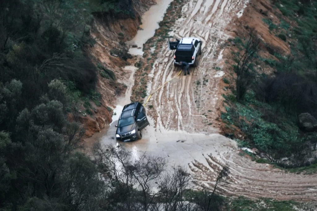 İzmir Yamanlar’da sağanak sonrası kurtarma operasyonu