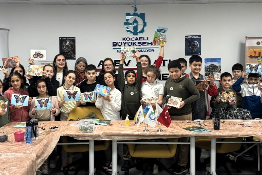 Kocaeli’de atık malzemeleri sanata dönüştürdüler