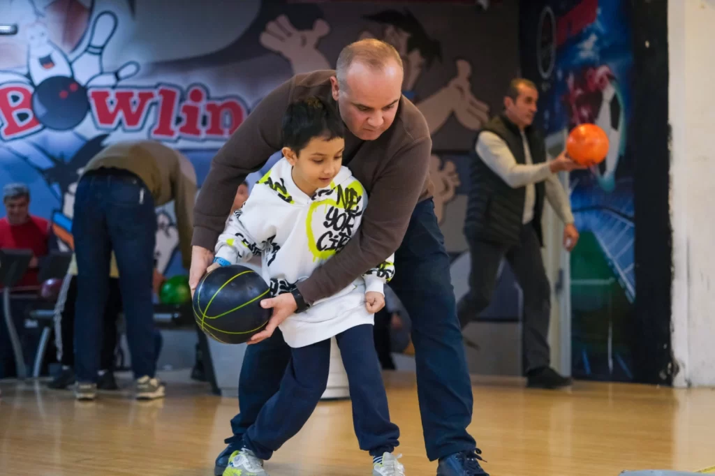 Kocaeli’nin Bilgievleri’nden baba-oğul bowling turnuvası