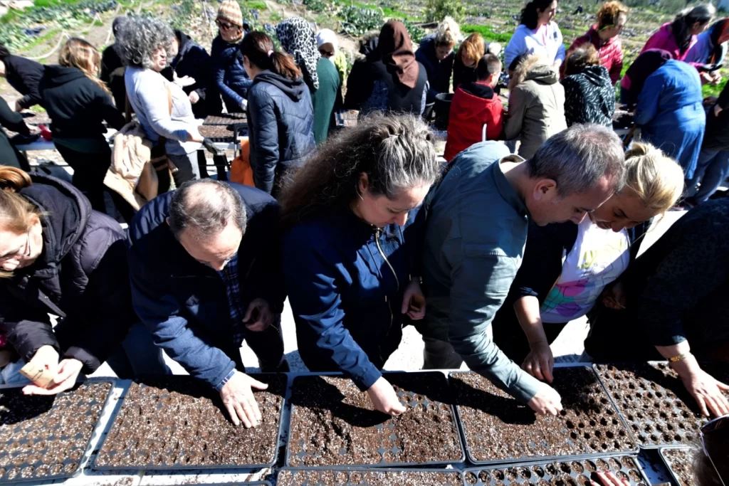 Toprak kadınlarla canlanıyor
