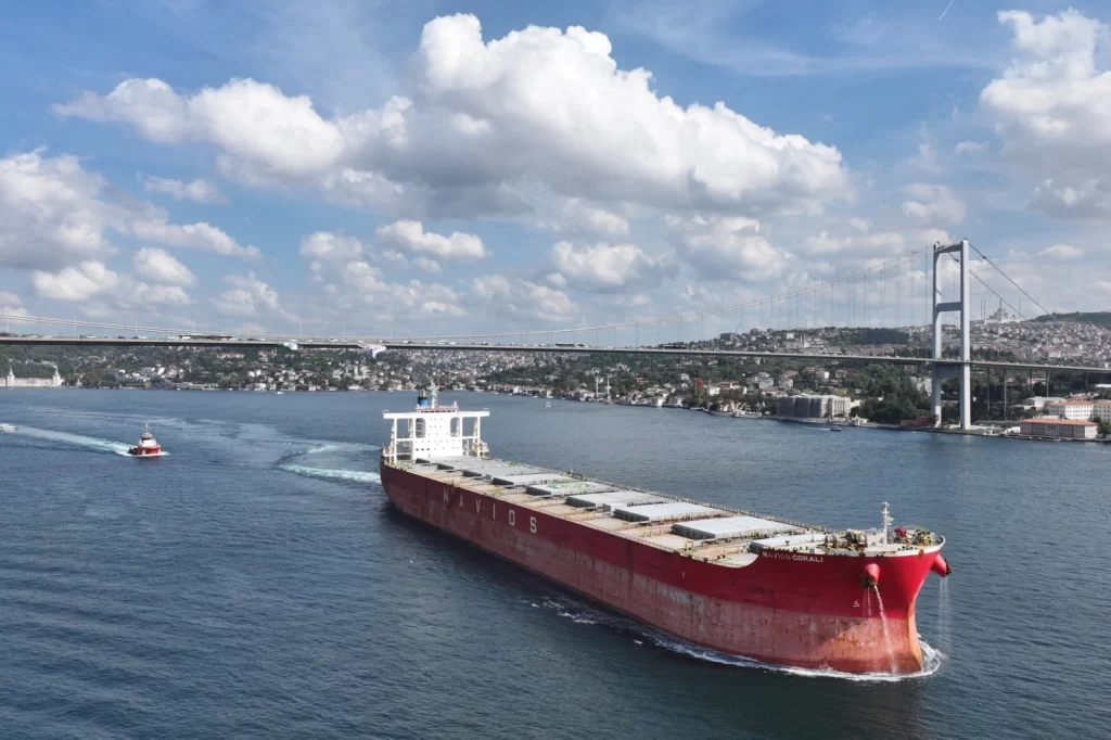 Türk boğazları 2025’te 85 binlik gemi trafiğini yönetti