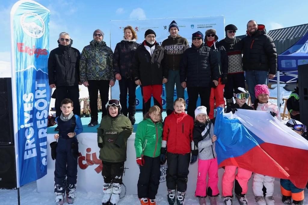 5’nci Diplomatik Kayak Yarışı nefesleri kesti