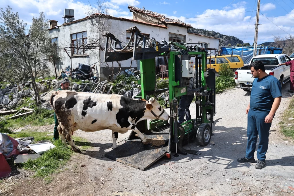 Antalya’da üreticiler yerinde verilen ücretsiz hizmetten memnun