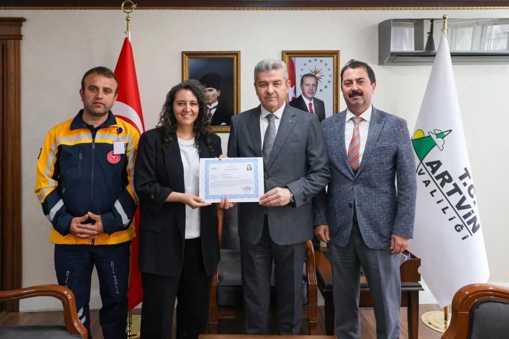 Artvin’de yılın sağlık çalışanları ödüllendirildi