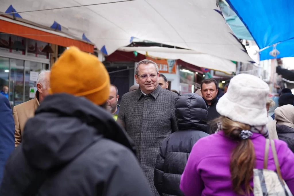 Ayvalık’ta esnaf ve vatandaşlarla bayram buluşması