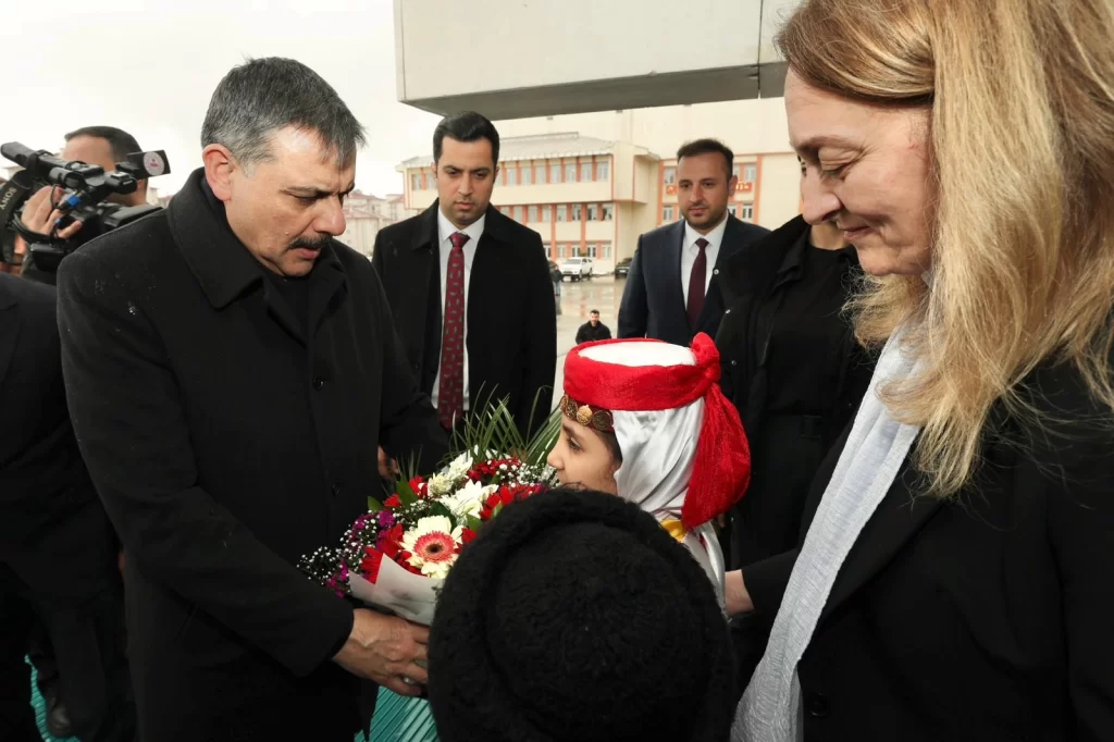 Bakan Çiftçi Ağrı’da… Valilik ziyaretinde vatandaş odaklı hizmetleri değerlendirdi