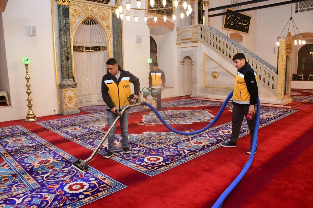 Balıkesir’de cami ve mezarlıklar bayram ziyaretine hazırlanıyor