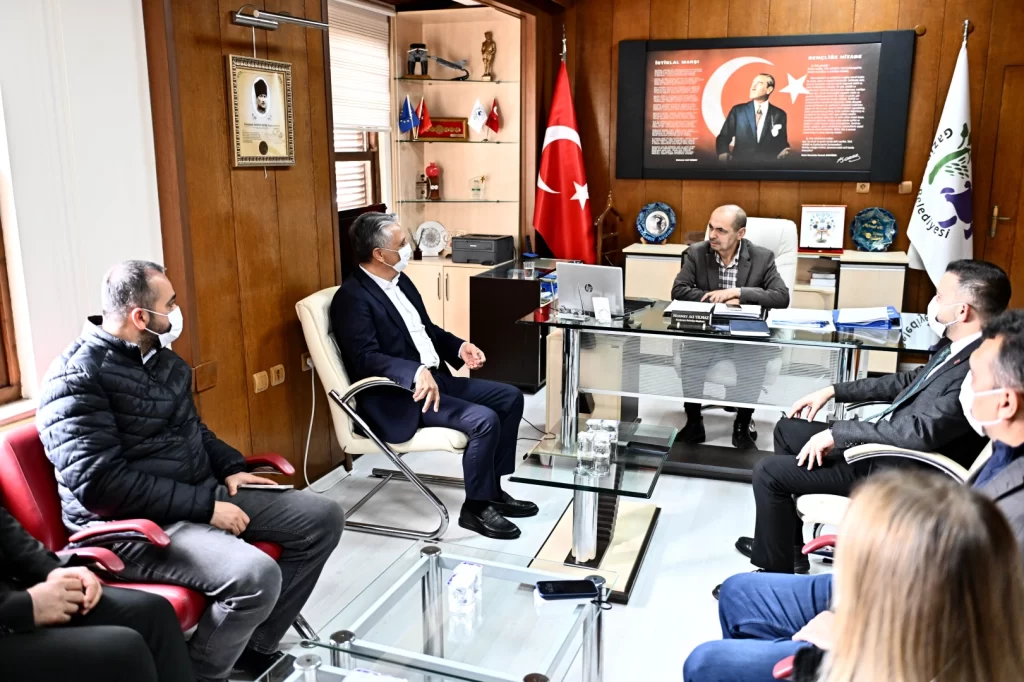 Başkan Uysal’dan Gazipaşa Kitap Fuarı’na ziyaret