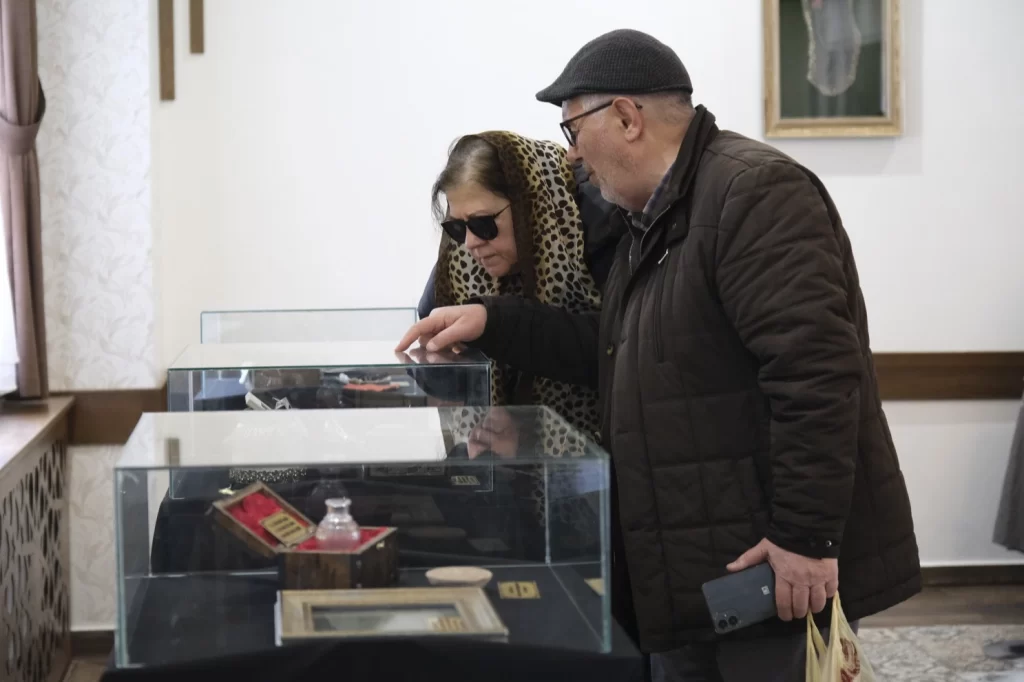 Kutsal Emanetler Bedesten’de