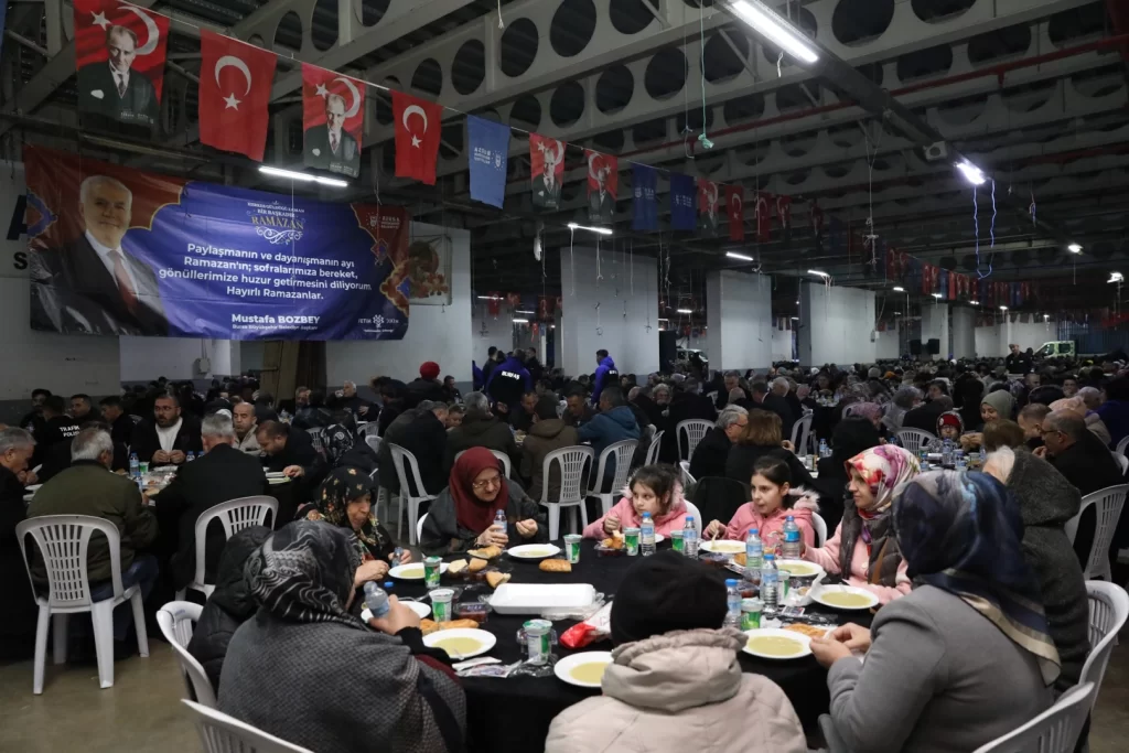 Bursa’da Gemlikliler Büyükşehir’in dayanışma sofrasında