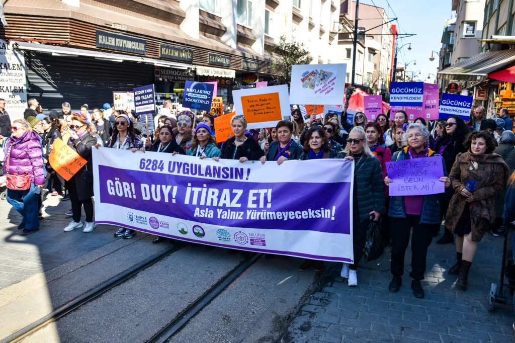 Bursa’da kadınlar eşitlik için yürüdü