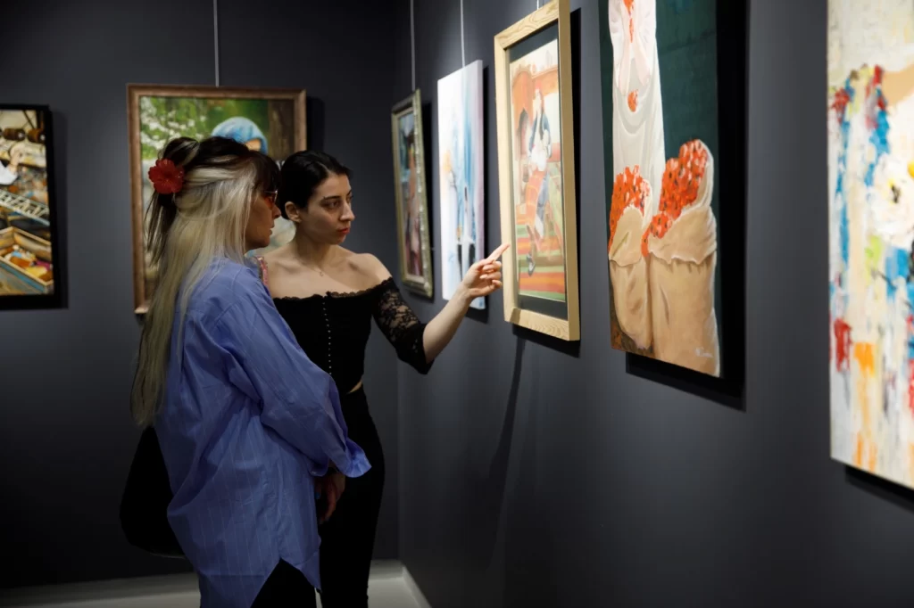 Bursa’da kadınların ışığı tuvalde hayat buldu