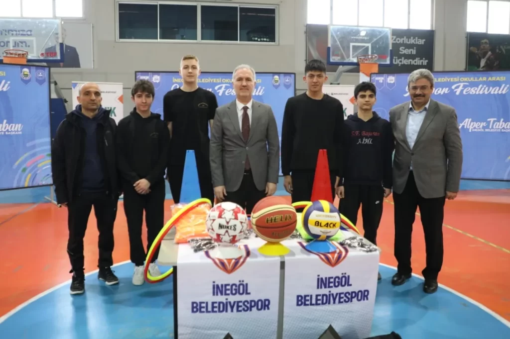 Bursa İnegöl’de 80 okula 700 bin TL’lik spor malzemesi desteği