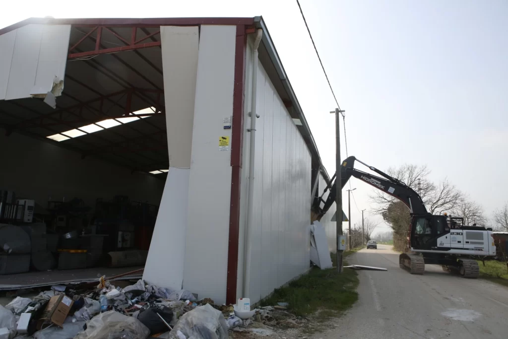 Bursa Nilüfer’de tarım alanındaki kaçak yapı yıkıldı