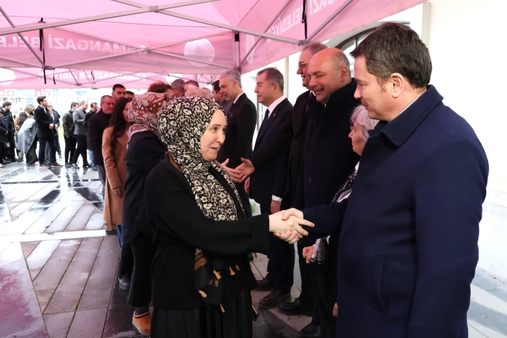 Bursa Osmangazi’de Başkan Aydın personeliyle tek tek bayramlaştı