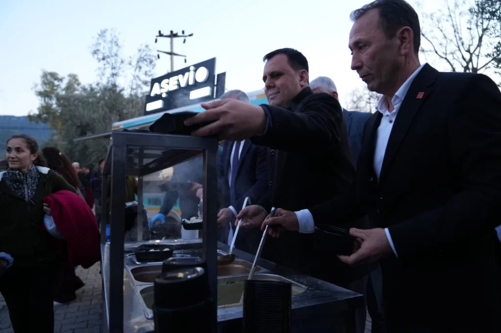 Dalaman’da ilk mahalle iftarına yoğun katılım