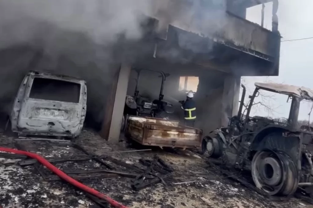 Düzce’de garaj yangınında 6 araç kullanılamaz hale geldi