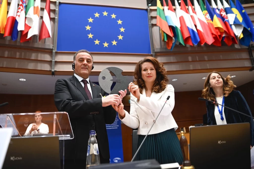 Ekrem İmamoğlu’na Brüksel’de Paweł Adamowicz Ödülü