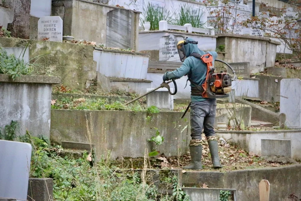Giresun’da mezarlıklar bayrama hazır