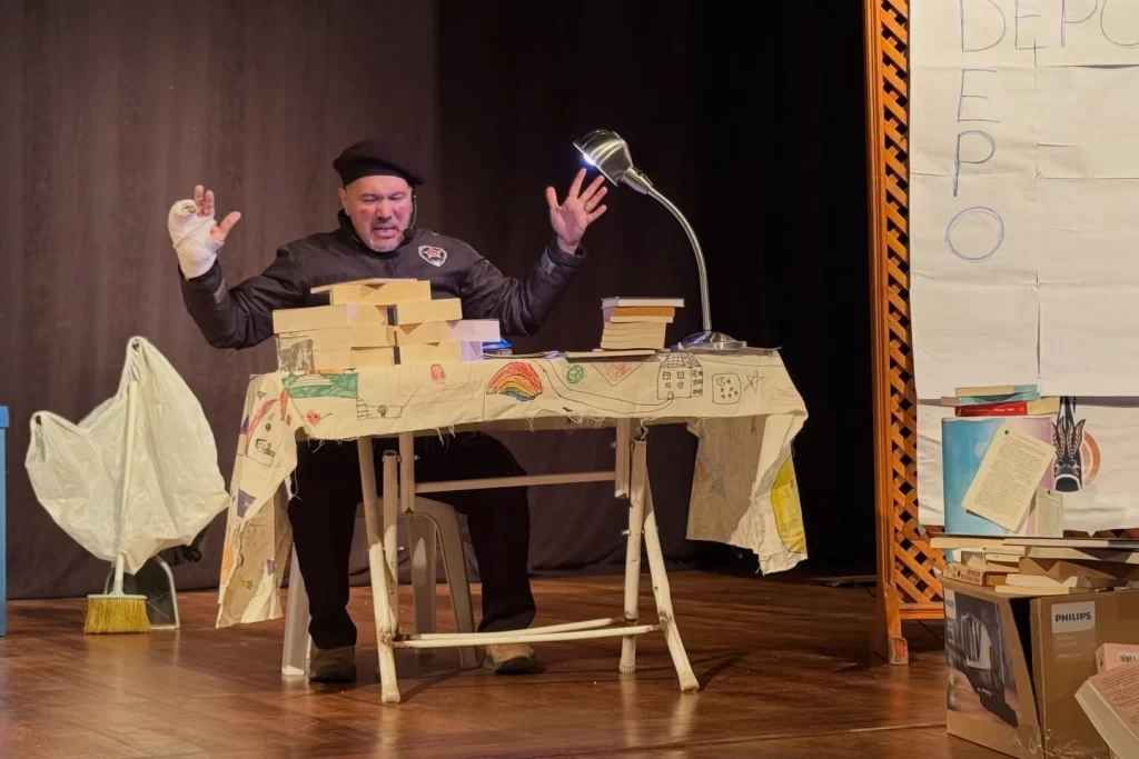 Gölcük’te Kütüphaneler Haftası’nda öğrencilere tiyatro keyfi