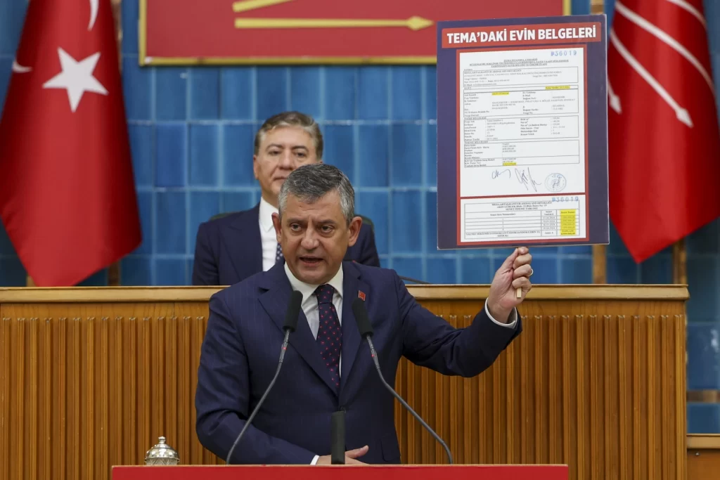 Özgür Özel’den sert eleştiriler… Erken seçim çağrısını yineledi