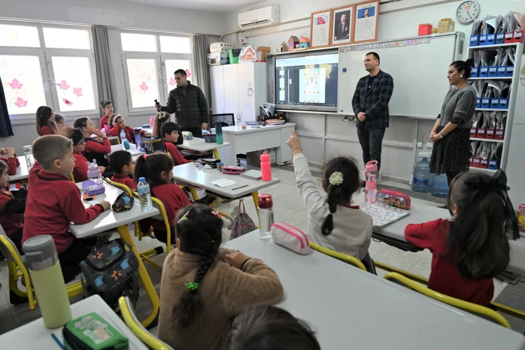 İzmir Bornova’da Başkan Eşki ‘Hayat Bilgisi’nde yerel yönetimleri anlattı