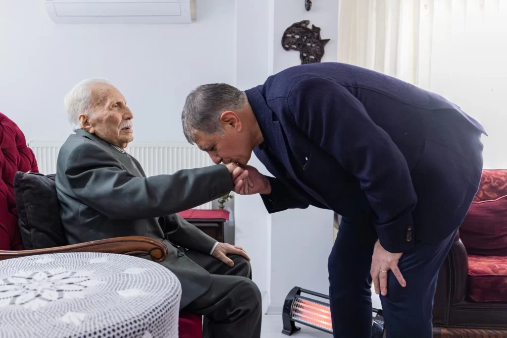 İzmir’de 14 Mart’ta ortopedinin çınarına ziyaret