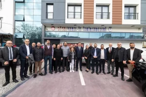 İzmir’de Başkan Tugay’dan Gümüştekin’e ziyaret