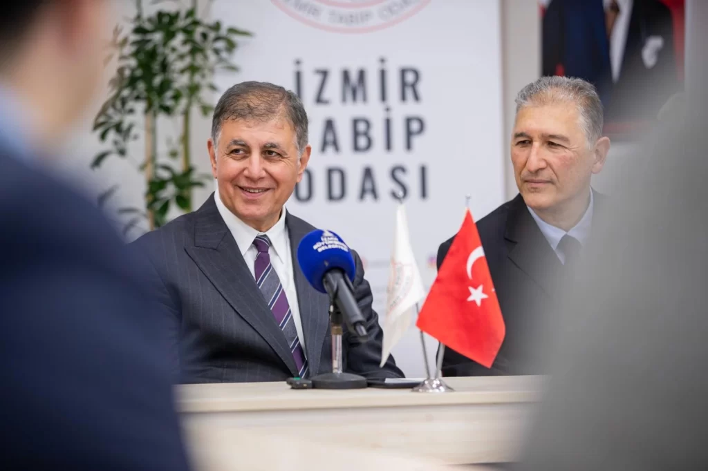 İzmir’de Başkan Tugay’dan sağlık emekçilerine teşekkür