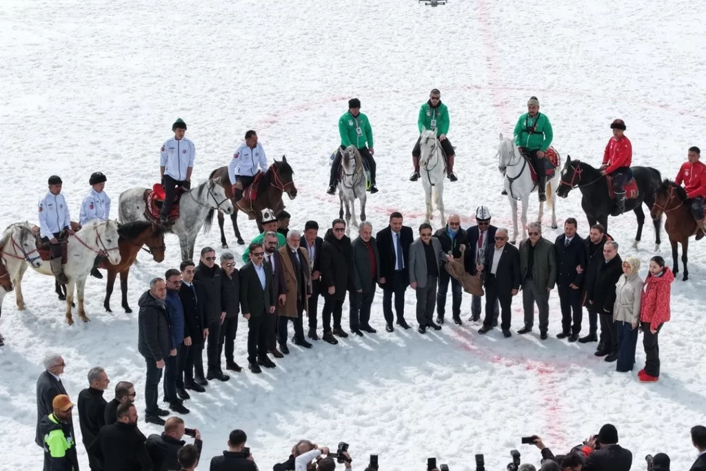 Kayseri Erciyes’te Kökbörü rüzgarı