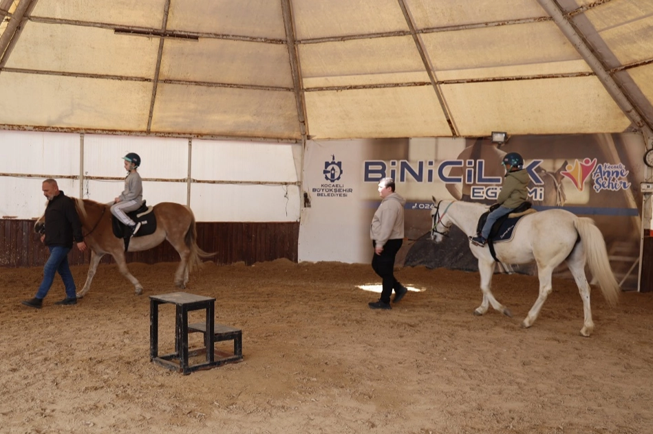 Kocaeli’de 230 çocuk binicilikle tanıştı